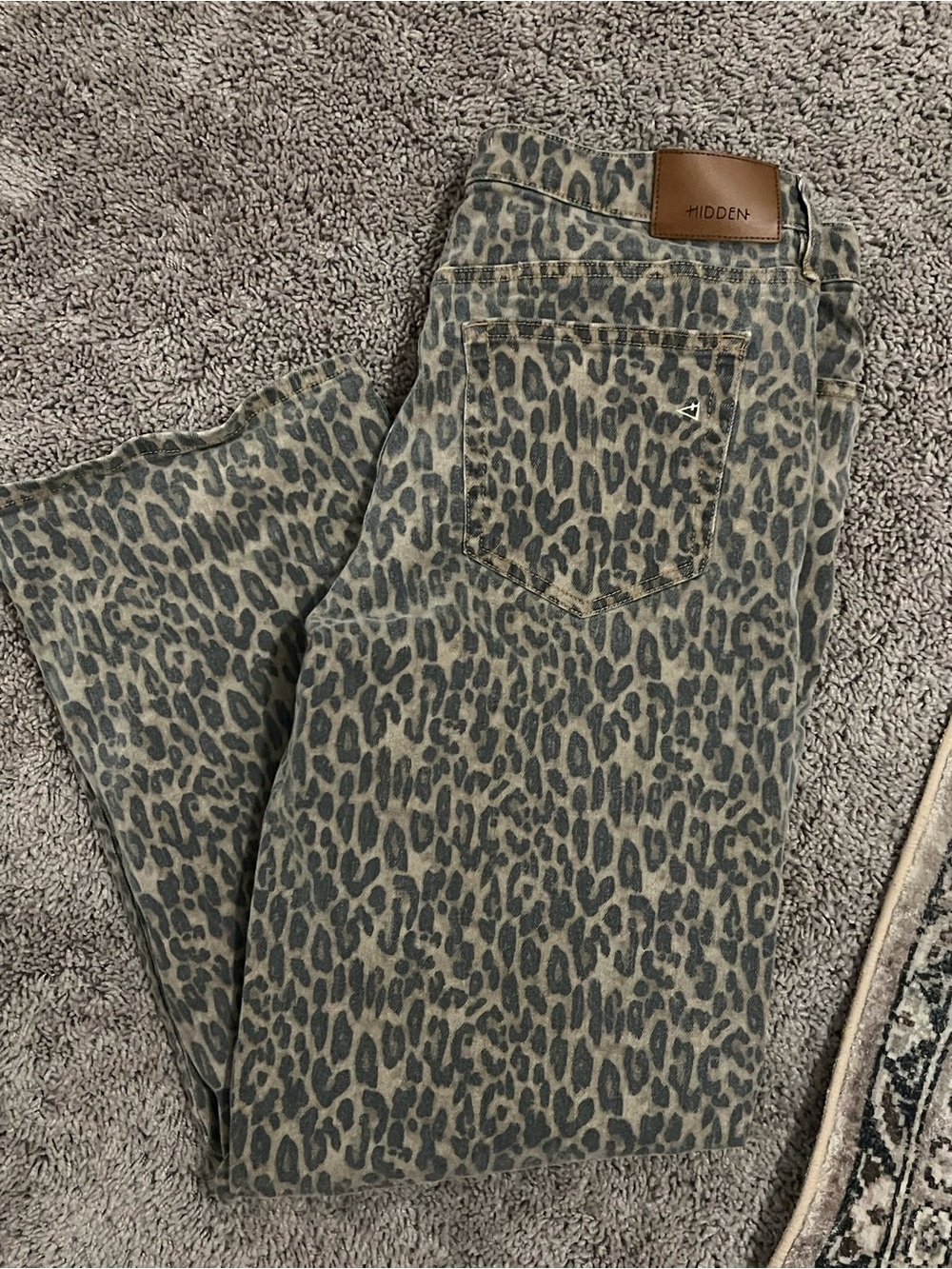 Hidden mid rise Wide Leg Leopard Print Pants - Picture 3 of 4